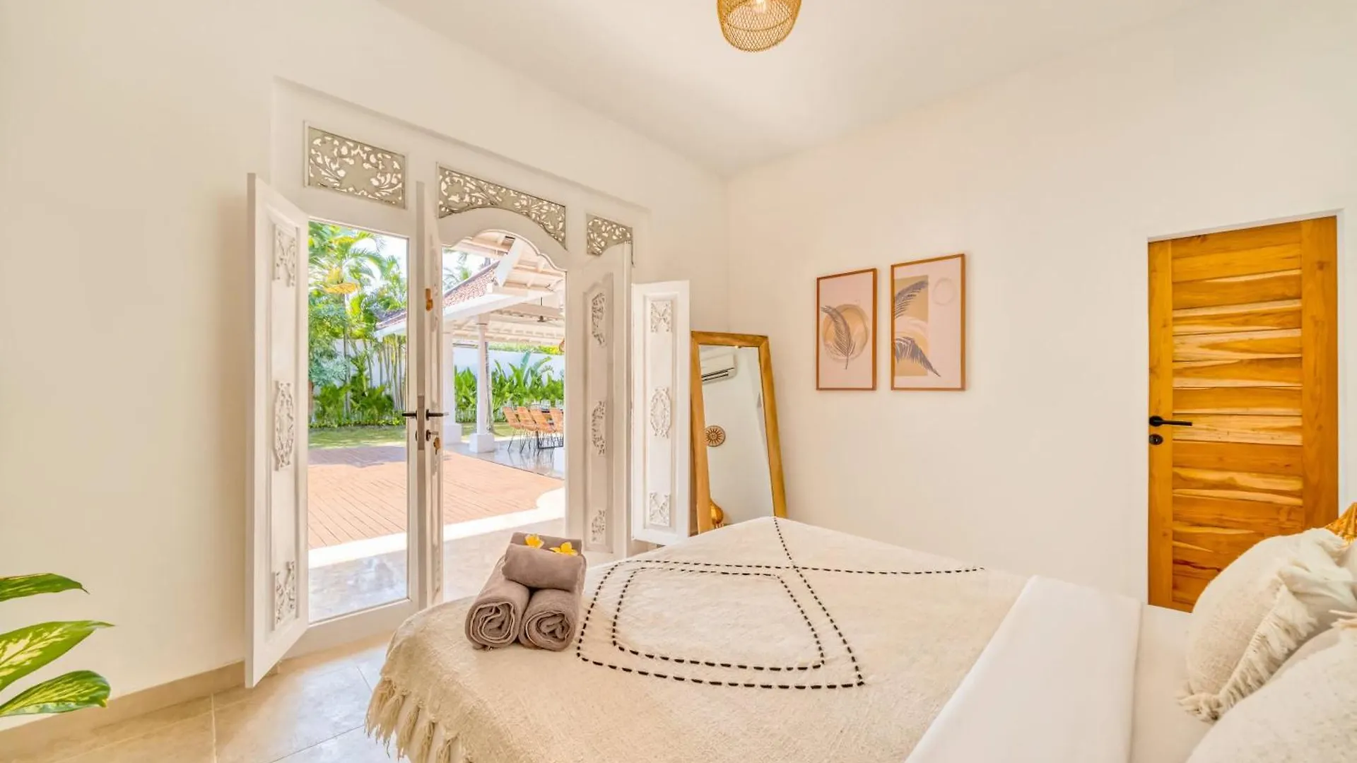 Villa Cologne - 6 Bdr Villa, 2 Private Pools & Huge Garden, Walk To The Beach Seminyak Indonesia