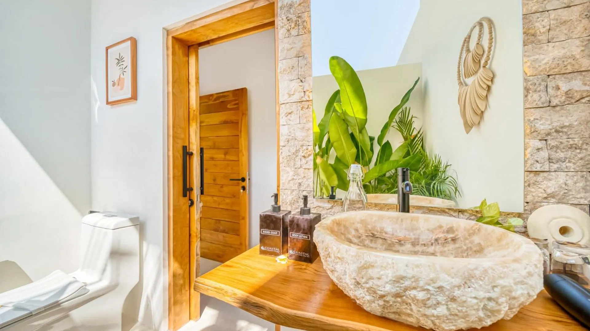 Villa Cologne - 6 Bdr Villa, 2 Private Pools & Huge Garden, Walk To The Beach Seminyak Indonesia