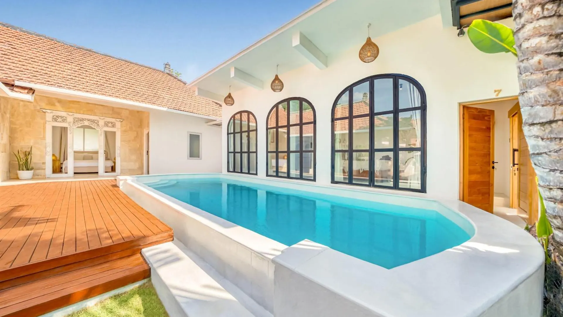 Villa Cologne - 6 Bdr Villa, 2 Private Pools & Huge Garden, Walk To The Beach Seminyak