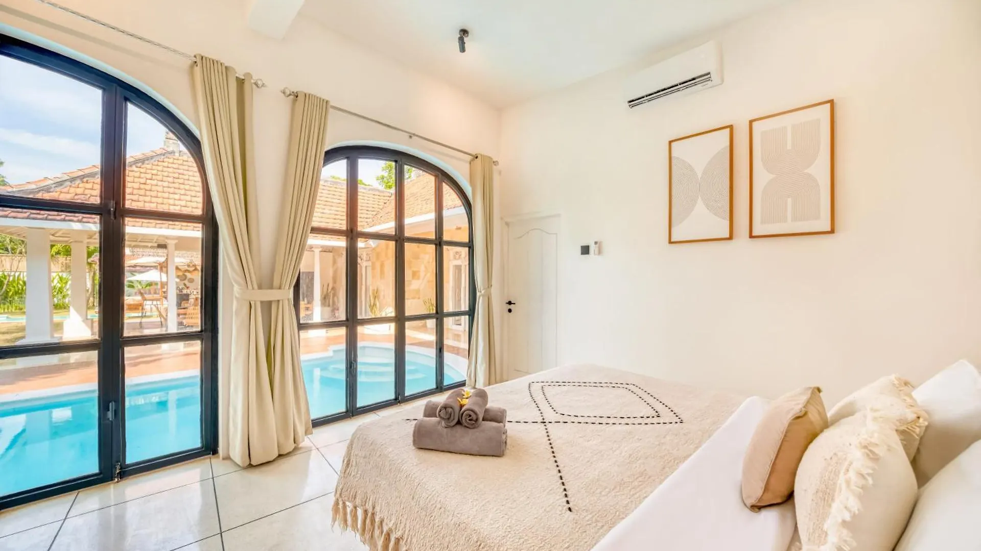 Villa Cologne - 6 Bdr Villa, 2 Private Pools & Huge Garden, Walk To The Beach Seminyak Indonesia