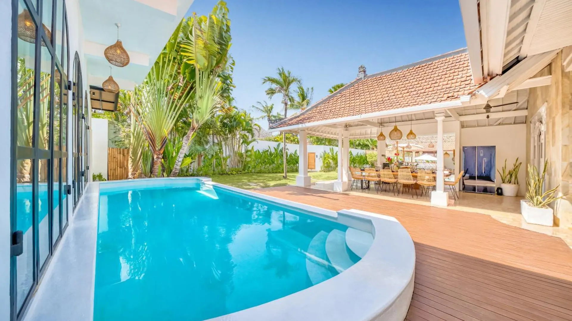 Villa Cologne - 6 Bdr Villa, 2 Private Pools & Huge Garden, Walk To The Beach Seminyak Indonesia