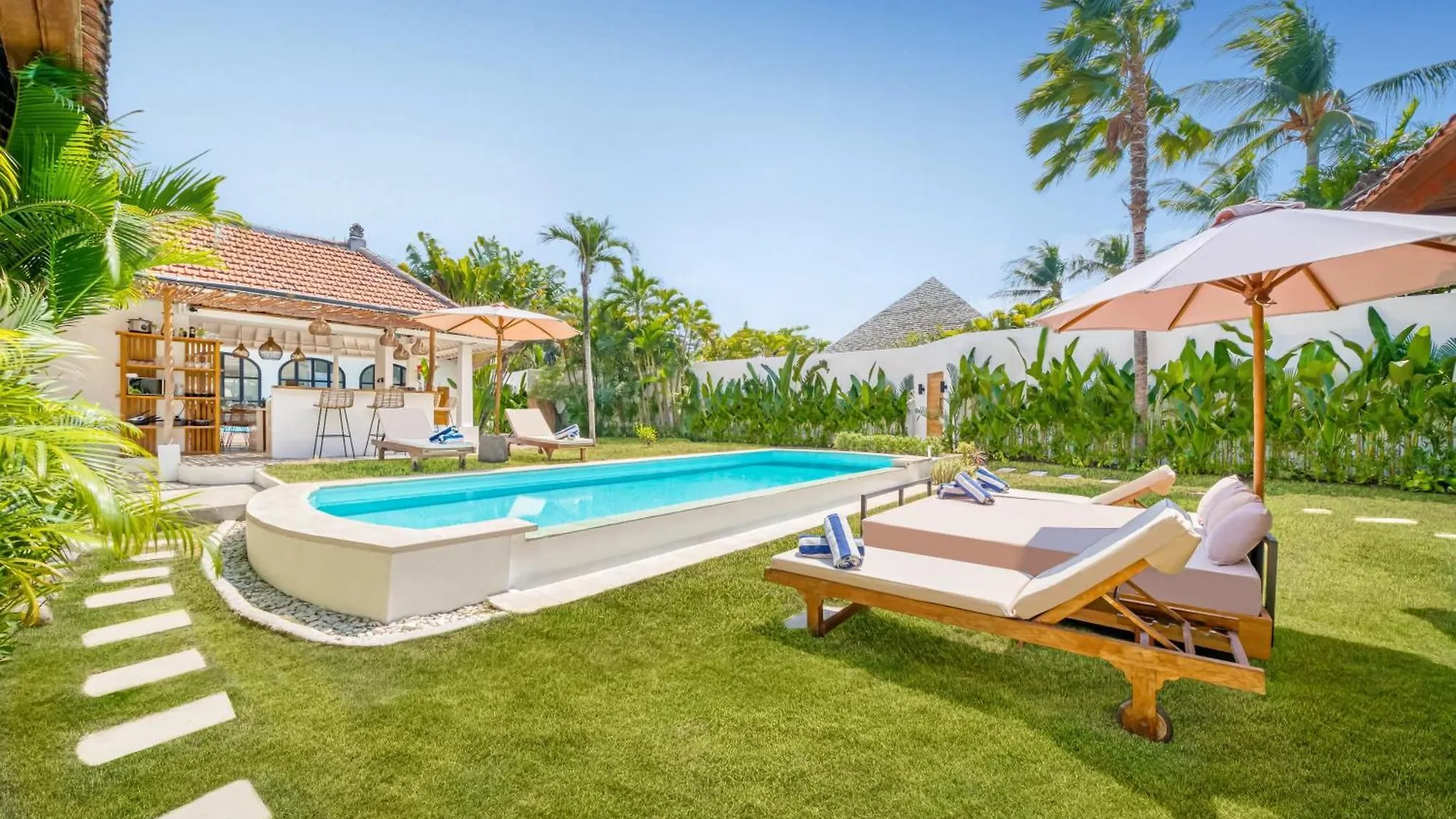 Villa Cologne - 6 Bdr Villa, 2 Private Pools & Huge Garden, Walk To The Beach Seminyak   Seminyak (Bali)