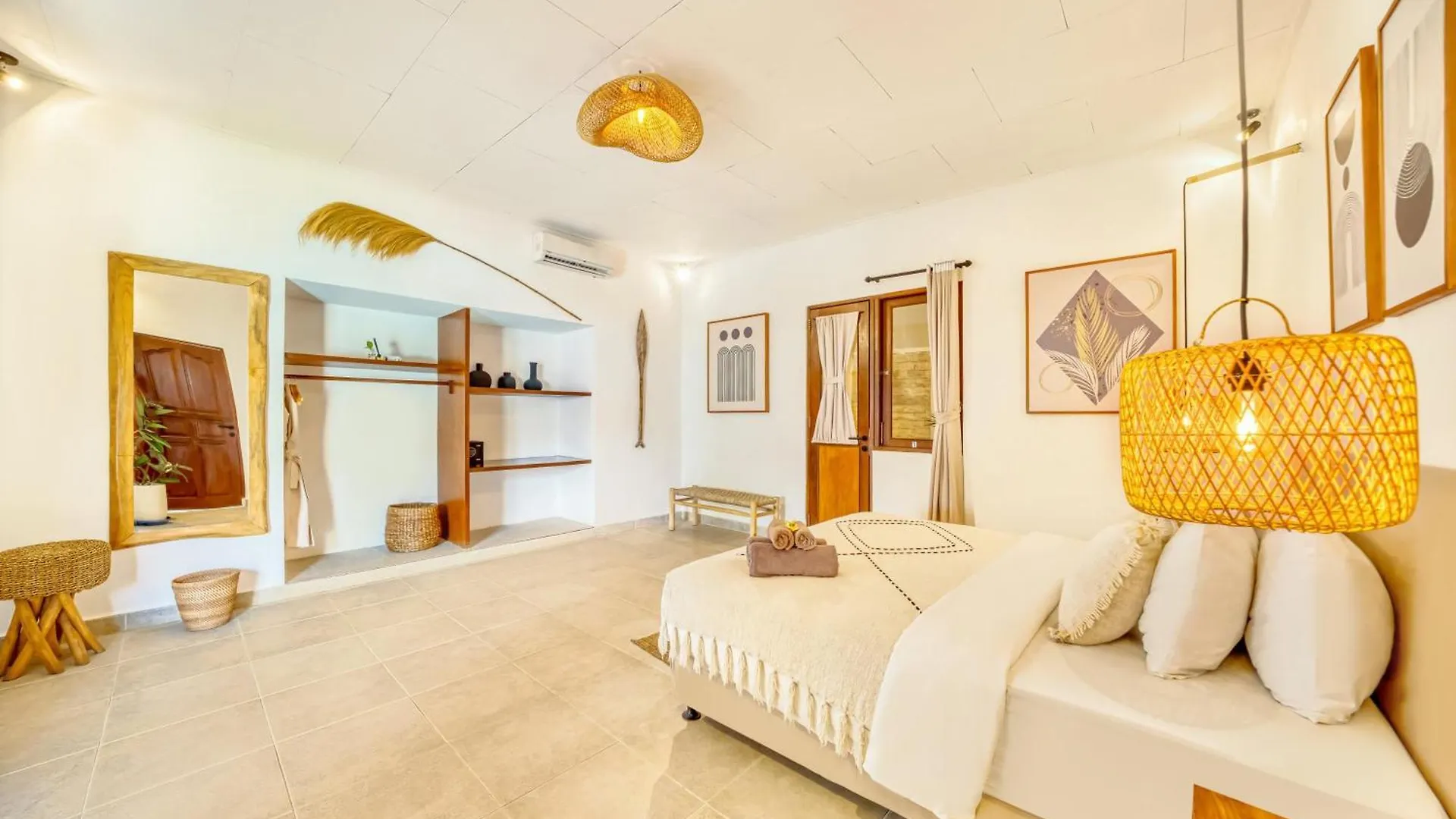Villa Cologne - 6 Bdr Villa, 2 Private Pools & Huge Garden, Walk To The Beach Seminyak