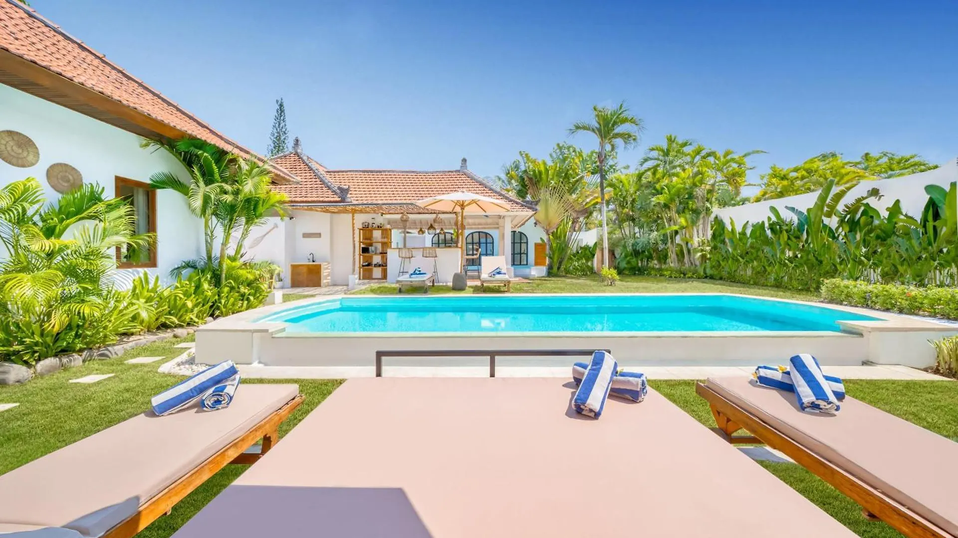 Villa Cologne - 6 Bdr Villa, 2 Private Pools & Huge Garden, Walk To The Beach Seminyak Indonesia