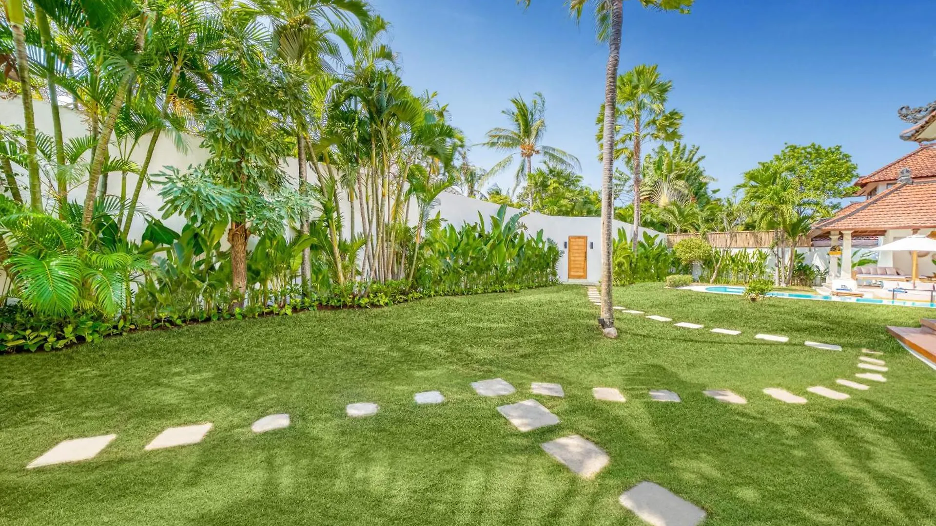 Villa Cologne - 6 Bdr Villa, 2 Private Pools & Huge Garden, Walk To The Beach Seminyak Indonesia