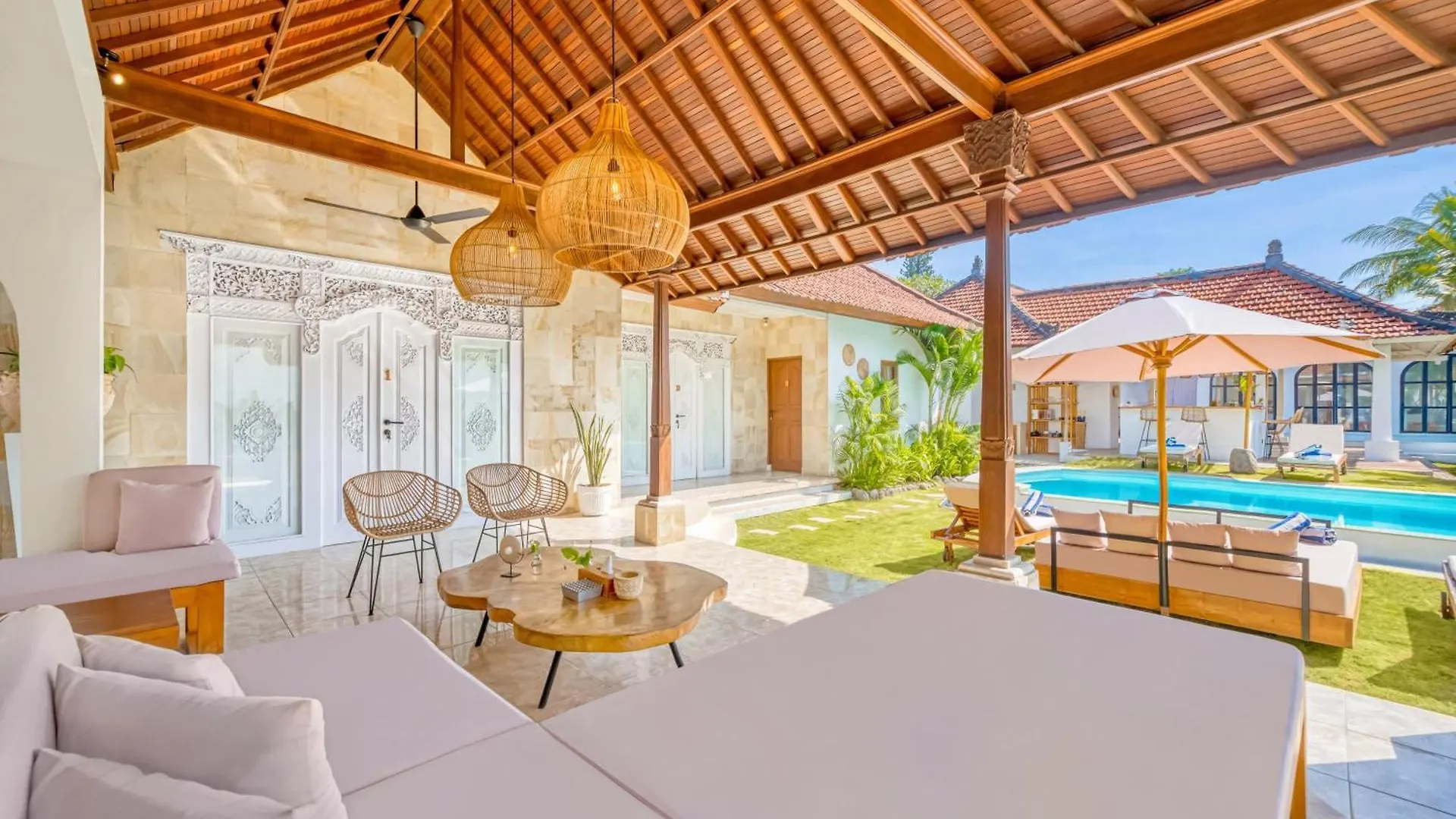 Villa Cologne - 6 Bdr Villa, 2 Private Pools & Huge Garden, Walk To The Beach Seminyak 0*,