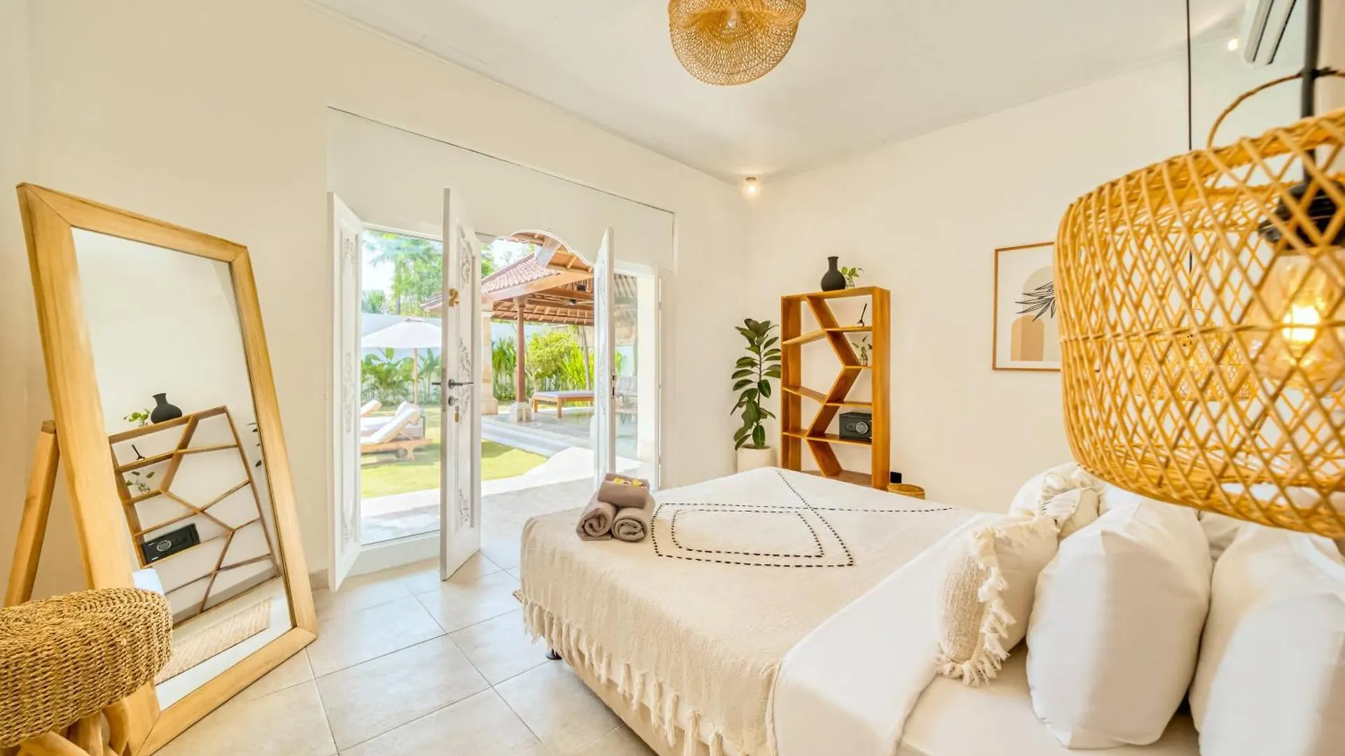 Villa Cologne - 6 Bdr Villa, 2 Private Pools & Huge Garden, Walk To The Beach Seminyak Indonesia
